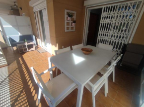 Apartamento con piscina y cerca de la playa